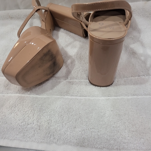 Beige/Skintone Closed-Toe Slingback Platforms - Picture 4 of 7